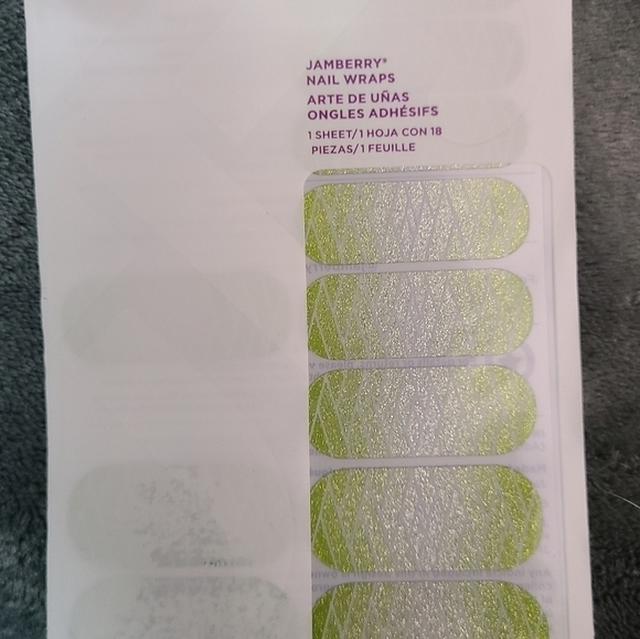 Jamberry Glittering Greenery Nail Wraps - Picture 3 of 3
